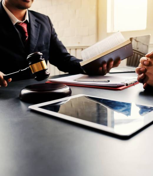 Lawyer and jurors adviser discuss about the lawsuit.